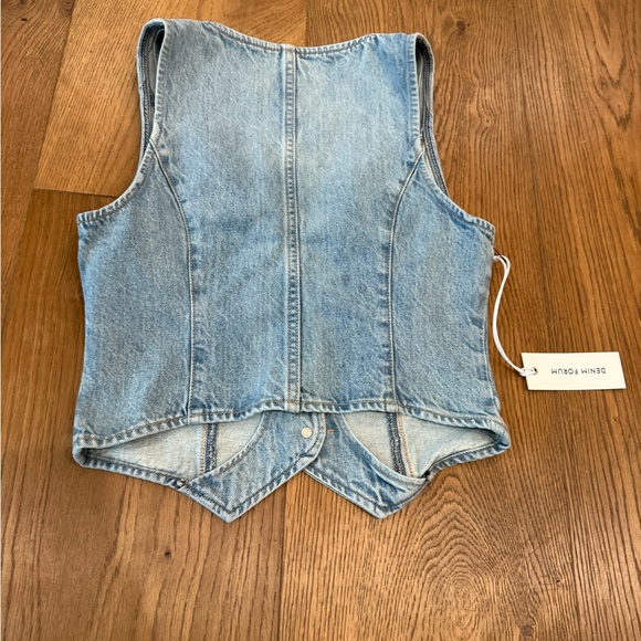 NWT Aritzia Denim Forum vest in size XS - Picture 3 of 3